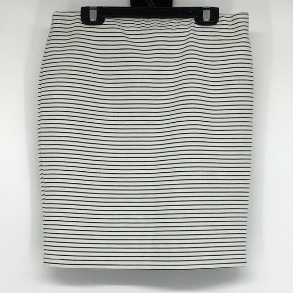 Reitmans black and white striped form fitting stretchy pencil skirt XS - Picture 2 of 11